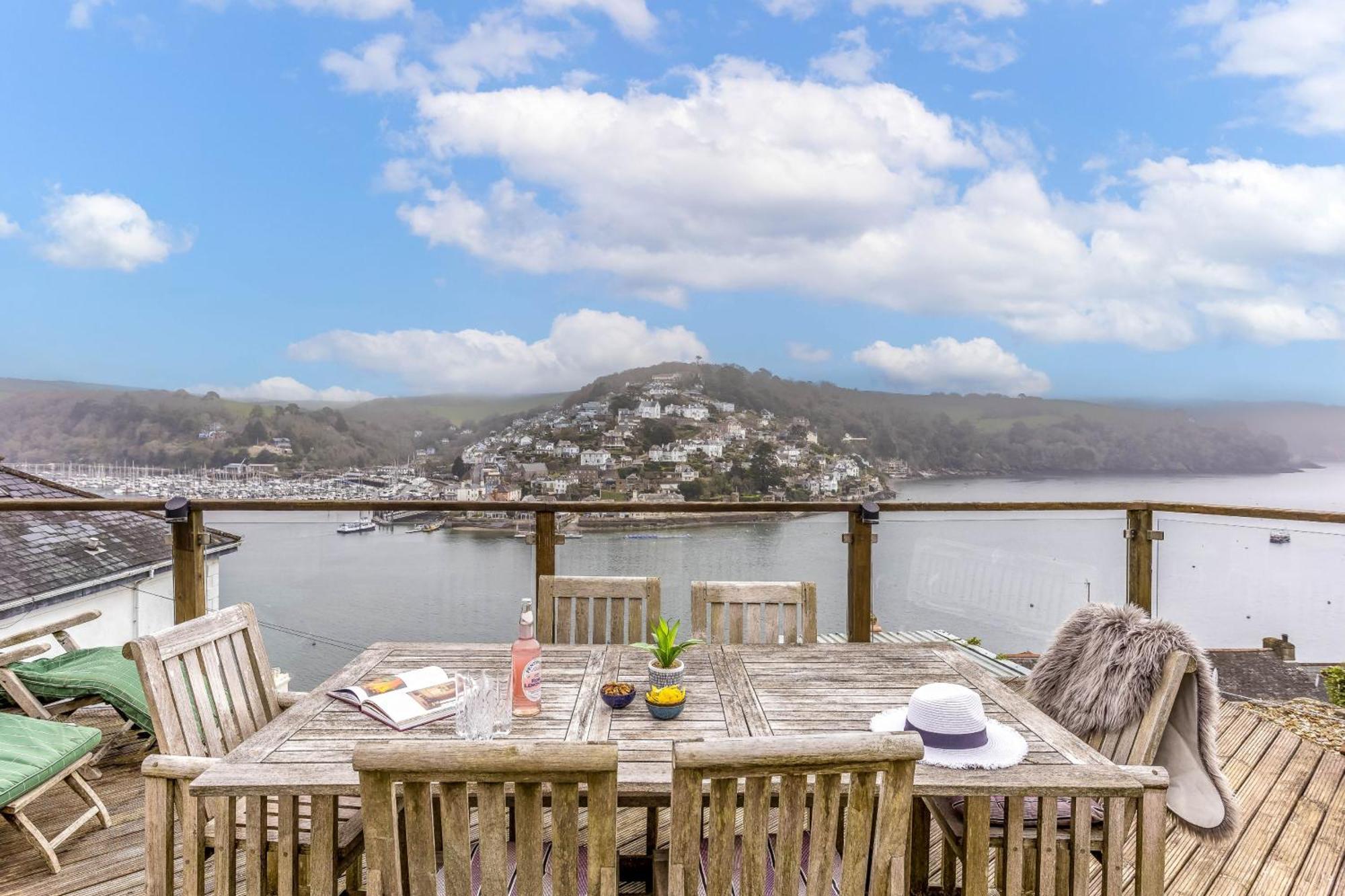 Uphigh - Elevated Family Home With Stunning River Views دارتموث المظهر الخارجي الصورة